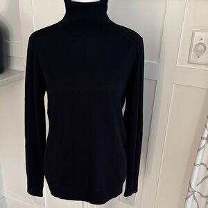 Banana Republic merino wool turtleneck- black